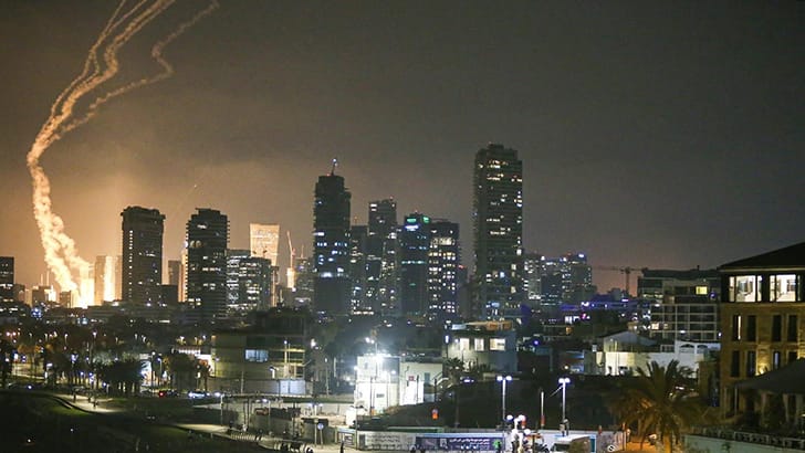 iran serang israel perang