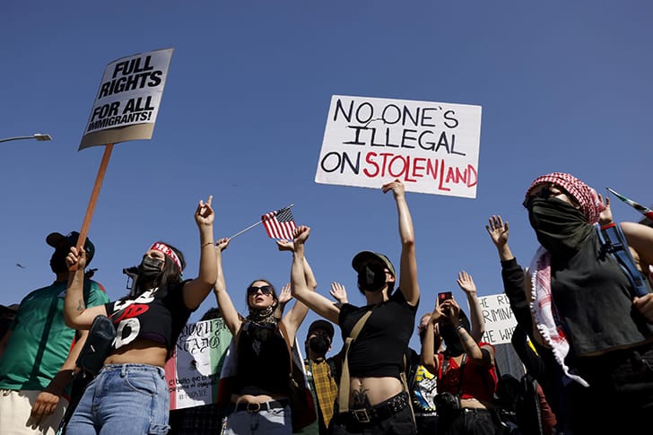 Kerusuhan Protes Penggerebekan Imigran di Los Angeles Memanas 2 kericuhan los angeles