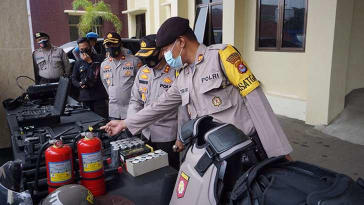 anggaran polri represif alat pengendali massa