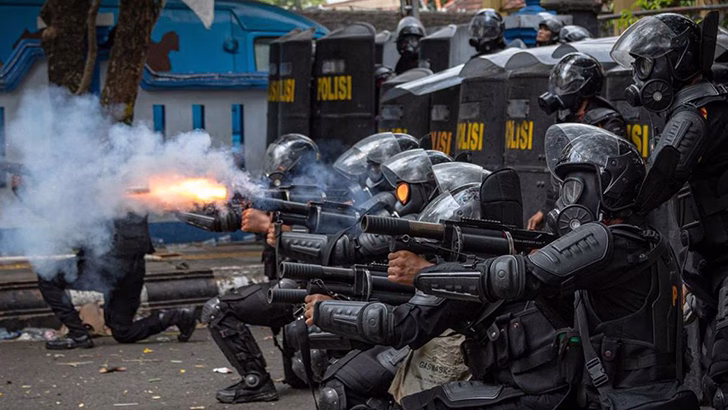 anggaran polri represif alat pengendali massa