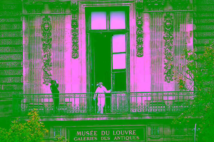 pencurian perhiasan louvre prancis